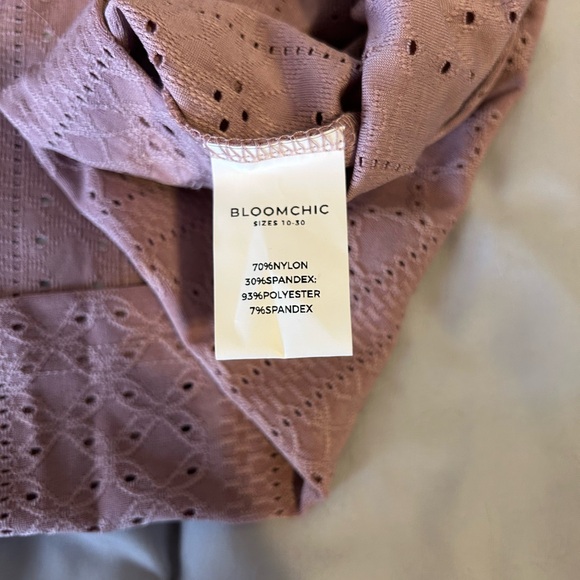 BloomChic Dusty Pink Women's Short Sleeve Lace Top Size 26 New - Picture 7 of 7